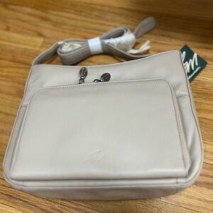 Elegant Cream Leather by “Stone Mountain” Shoulder Bag & Wallet New With Tags